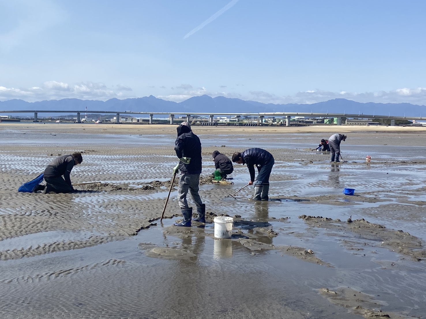 三重郡川越町を流れる朝明川河口にある高松海岸で潮干狩り！